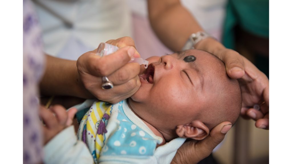 Baby receiving vaccine 